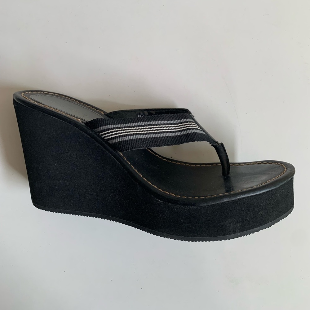 Tommy Hilfiger black platform flip flops